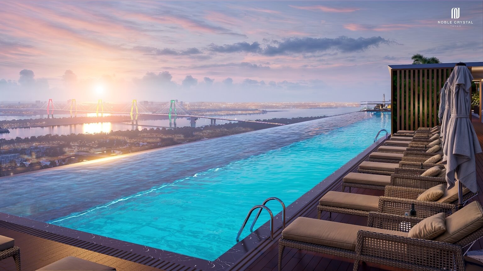 Bãi biển nước mặn ngay trong khuôn viên Noble Crytsal